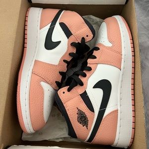 Jordan 1 Mid Pink Quartz